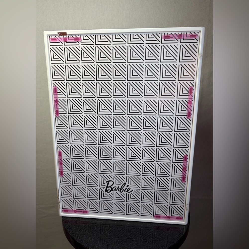 Mattel Barbie Fashionistas Ultimate Closet